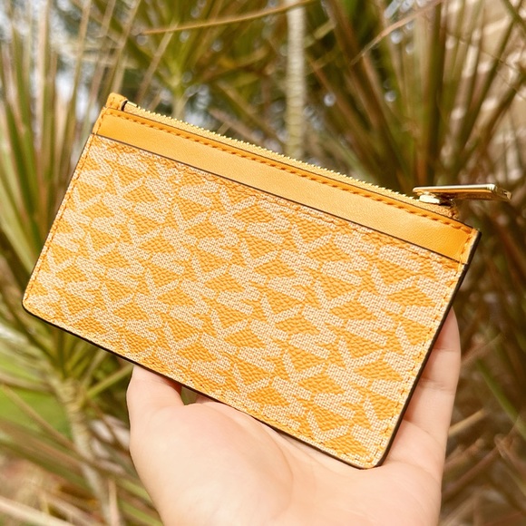 Michael Kors Jet Set Travel Medium Top Zip Card Case Wallet Honeycomb Coin Pouch - Picture 3 of 3